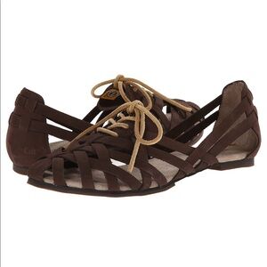 Caterpillar Crisscross Brown Fisherman Sandals Shoes Sz 7